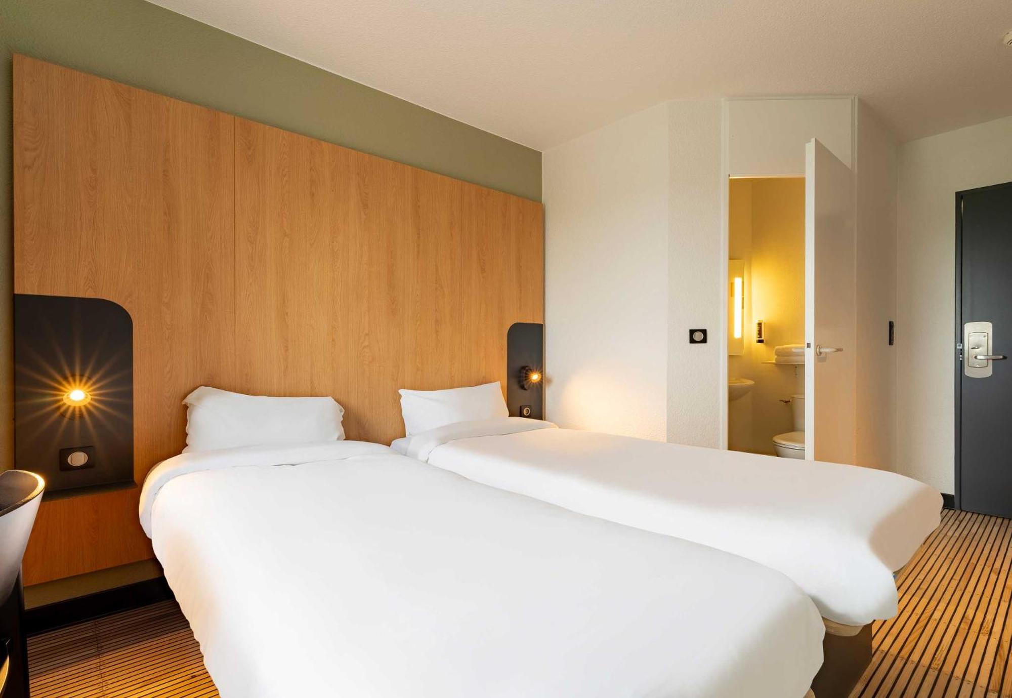Twin Room,1678676070:JPEG
